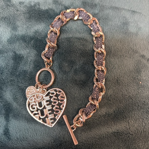 GUESS brand Toggle Bracelet. - Picture 4 of 6